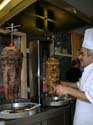 03 Shaving beef for a pita sandwich, bazaar in Marmaris